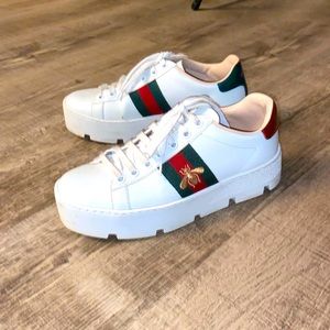 WOMEN'S ACE EMBROIDERED PLATFORM SNEAKER GUCCI